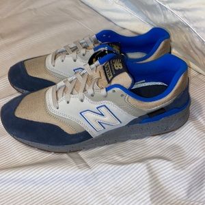 Men’s 997H New Balance, size 8.5, new with tags, beige and blue